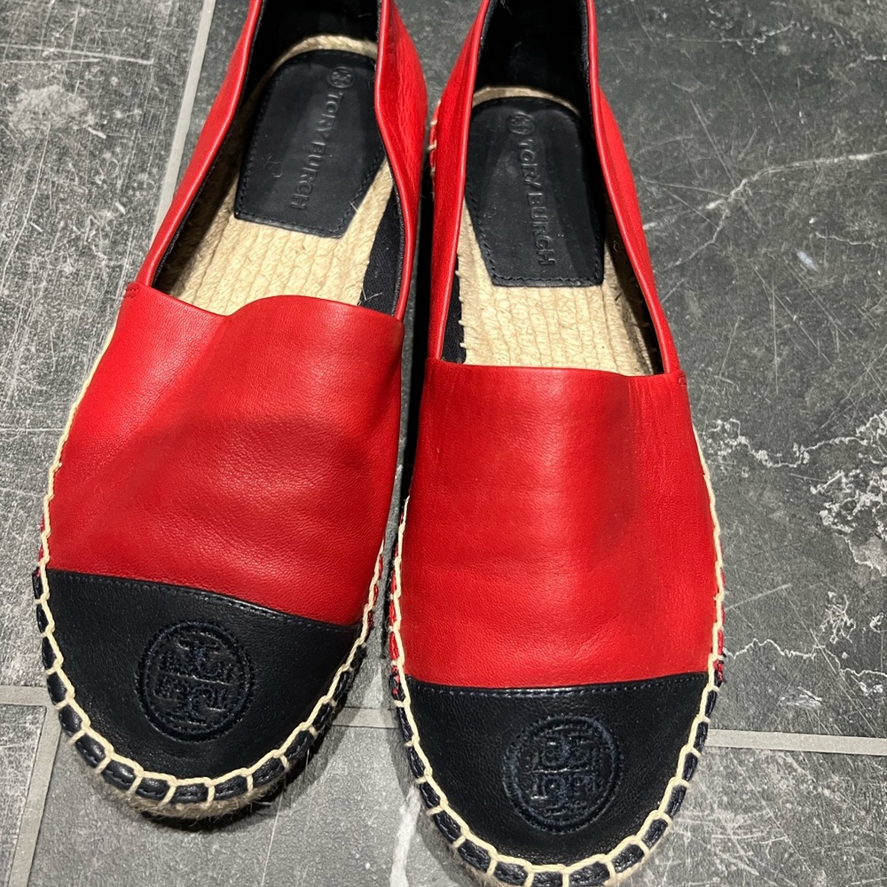 Tory Burch navy and red size 6